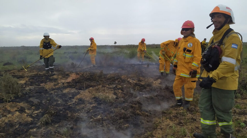 La Dirección de Defensa Civil de la Municipalidad de San Pedro confirmó que este jueves culminó la tarea de extinción de incendios con base operativa en el Estadio Municipal.