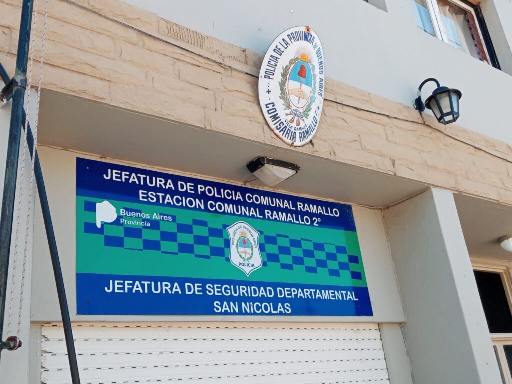 Este miércoles un hombre de 52 años denunció en la Comisaría Ramallo 2da que, el día 20 de enero, a través de la cuenta de Instagram “IPHONE CENTER ARGENTINA”, efectivizó la compra de un celular IPHONE 8 plus 256 Gb, color negro, por la suma de $57.000.