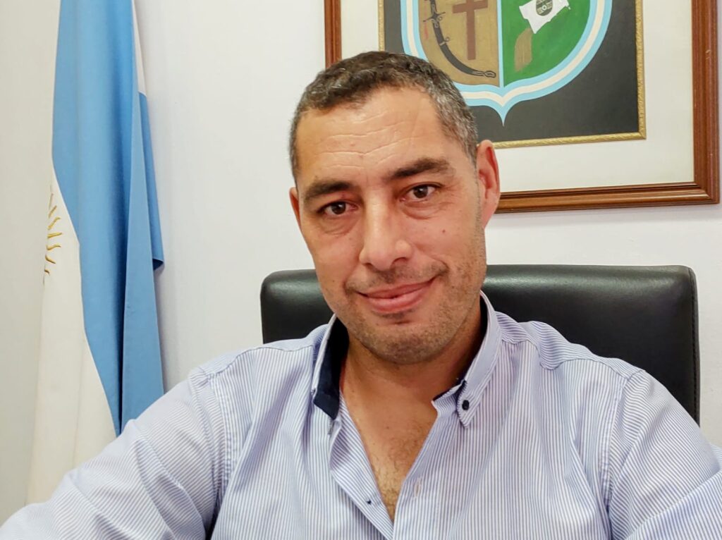Este viernes el Intendente Interino de Ramallo, Cristian Cardozo, en diálogo con Radio Meta, dio explicaciones del porque se removió la garita de colectivos que se encontraba frente al Palacio Municipal.