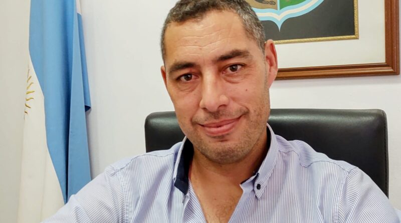 Este viernes el Intendente Interino de Ramallo, Cristian Cardozo, en diálogo con Radio Meta, dio explicaciones del porque se removió la garita de colectivos que se encontraba frente al Palacio Municipal.