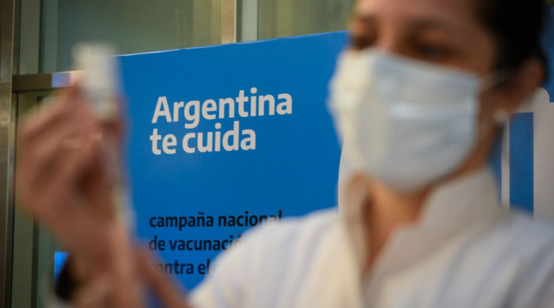 La ministra de Salud, Carla Vizzotti, destacó que este lunes comenzó el enrolamiento de los voluntarios para testear la vacuna argentina contra la Covid-19 ARVAC Cecilia Grierson y subrayó que “es la primera vez en la historia que se hace en la Argentina un ensayo clínico fase 1 y fase 2/3 de un producto nacional”.