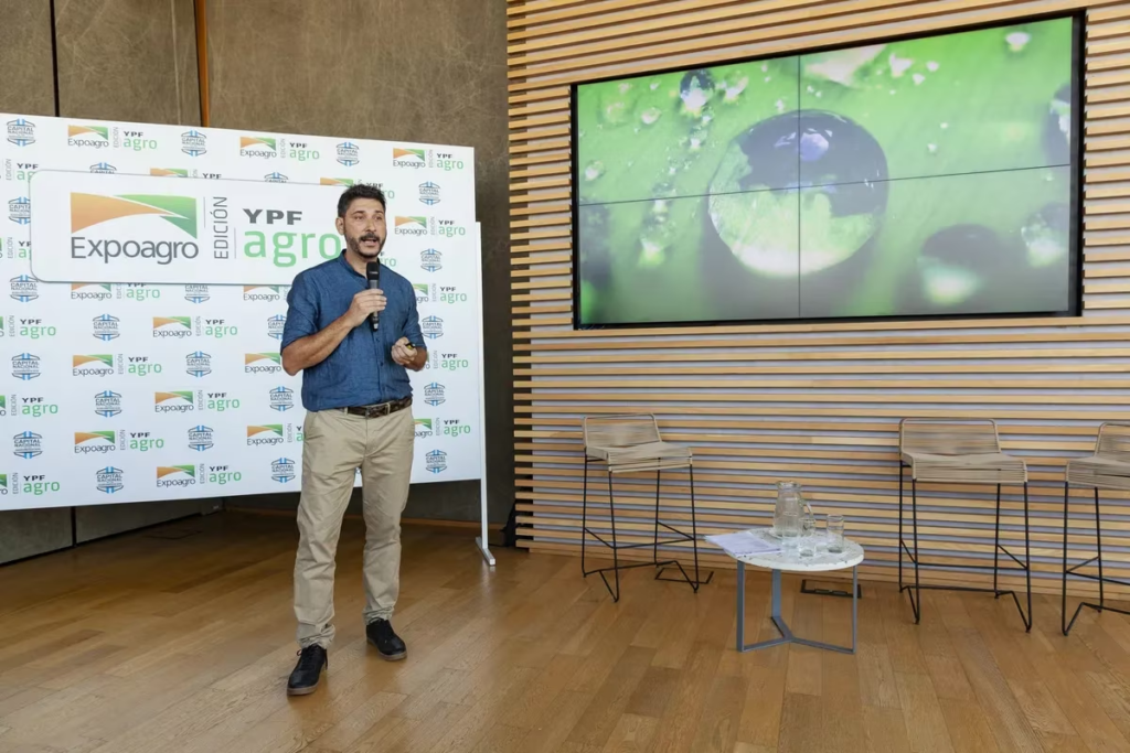 Amenos de un mes de Expoagro Edición YPF Agro, los organizadores de la muestra señalaron que se trata de la edición que más rápido se vendió. Los más de 200.000 metros cuadrados del predio ferial y autódromo de San Nicolás serán entre el 7 y el 10 de marzo próximo nuevamente el epicentro del sector agropecuario. Según indicaron, más de 600 empresas expondrán sus productos, más de 10 empresas semilleras mostrarán su plots y más de 10 entidades bancarias públicas y privadas ofrecerán créditos y financiamiento. También, por segundo año consecutivo, habrá un espacio para 18 agtechs y tres universidades.