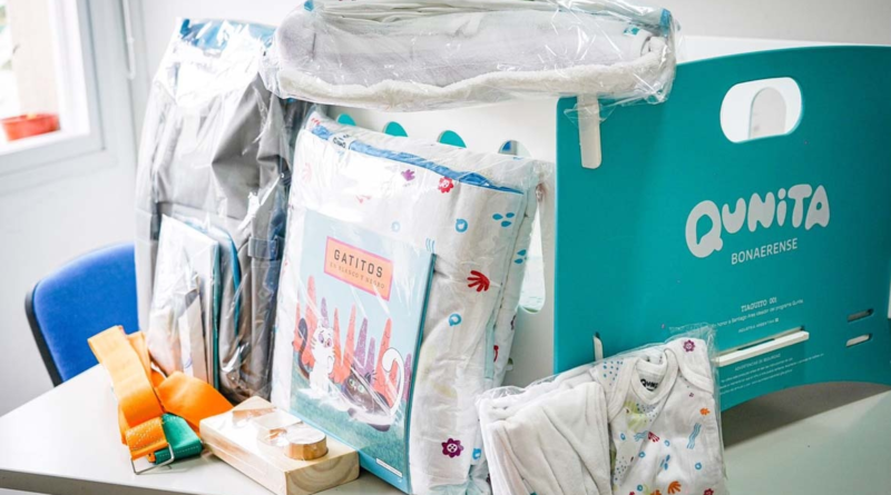 El pasado viernes 3 de febrero, el Gobierno de la Provincia de Buenos Aires comenzó con la distribución y entrega de los Kits Qunita Bonaerense para los bebés que pesaron menos de 2.500 gramos al nacer.