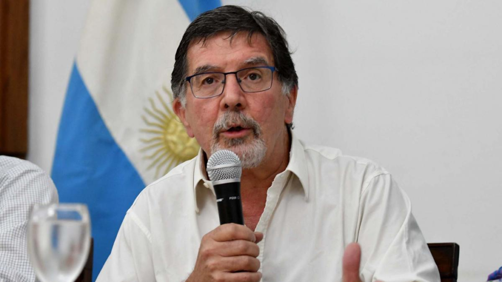 El Director General de Cultura y Educación de la provincia de Buenos Aires, Alberto Sileoni, explicó que la jurisdicción está analizando una actualización del sistema educativo secundario, que contempla entre otras cuestiones un nuevo esquema de promoción escolar, pero remarcó que no se concretará este año. 