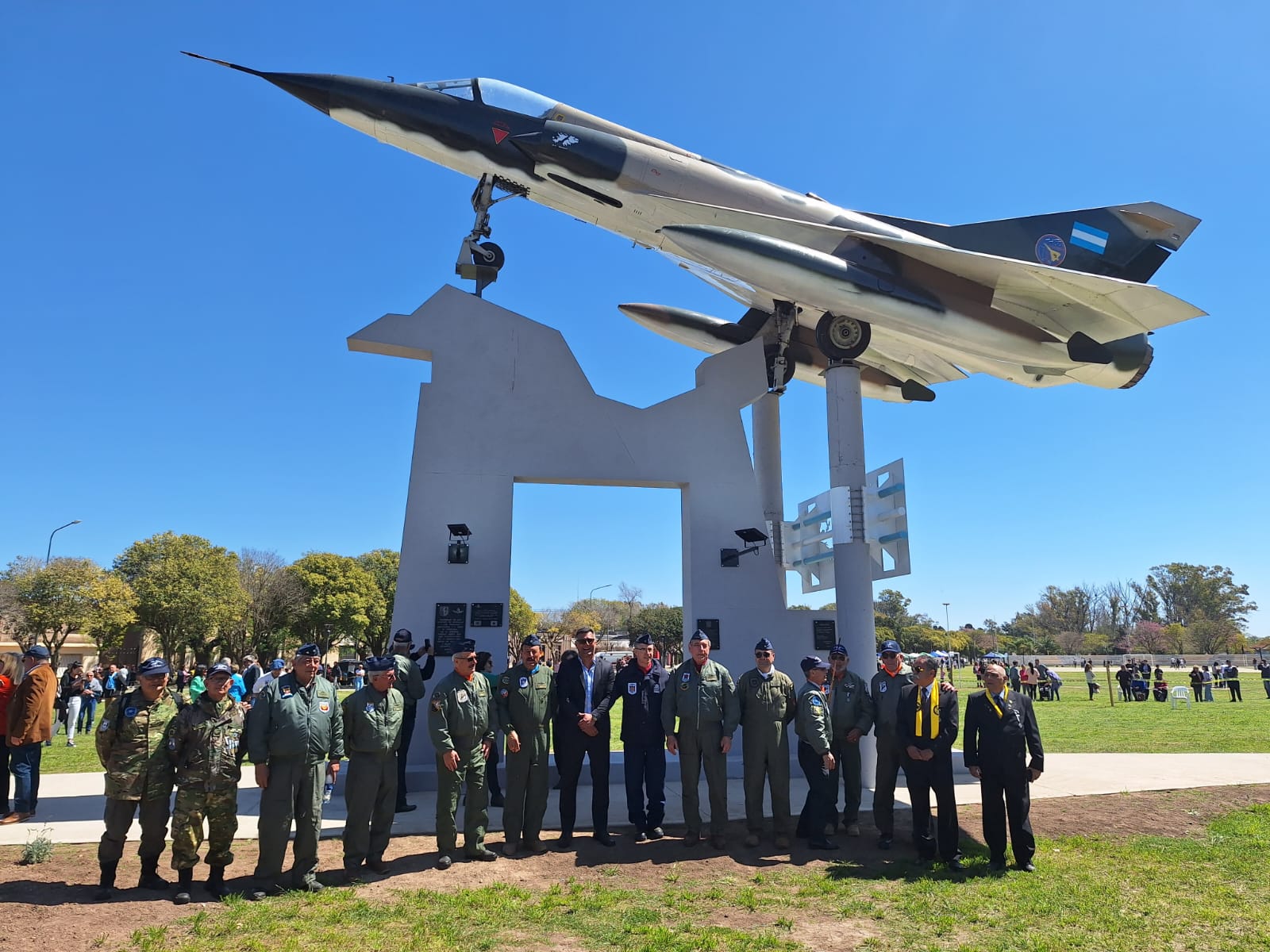 Se inauguró el Monumento a los Técnicos, Mecánicos y personal de la Fuerza Aérea Sur