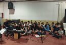 Innovación sonora: estudiantes interpretaron un bailecito solo con sus teléfonos