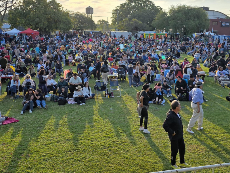 Acto, desfile y actividades en el Puerto por el 25 de Mayo en Ramallo