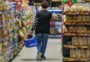 El consumo masivo cayó 2,7% interanual en junio y acumula una baja del 2,9% en el primer semestre