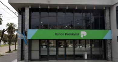 Ventana dañada en la planta alta del Banco Provincia: investigan el ingreso de un hombre