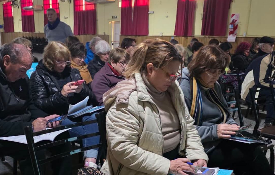 Comenzó la capacitación sobre tecnología y billeteras virtuales para adultos mayores