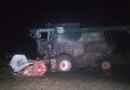 Una cosechadora quedó completamente destruida tras incendiarse en un campo cercano a Pérez Millán