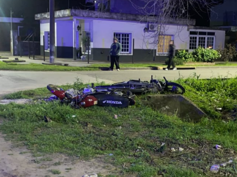 Choque entre dos motos dejó cuatro heridos, uno de ellos con riesgo de vida