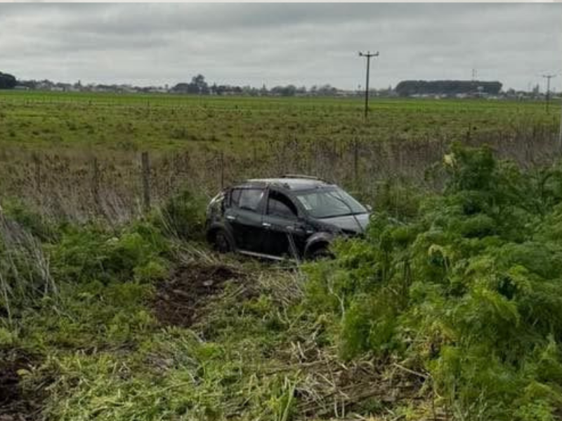 Despistó un auto en el acceso a La Violeta