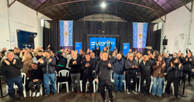 Poletti respondió a las críticas y anunció $1.500 millones para el galpón del puerto