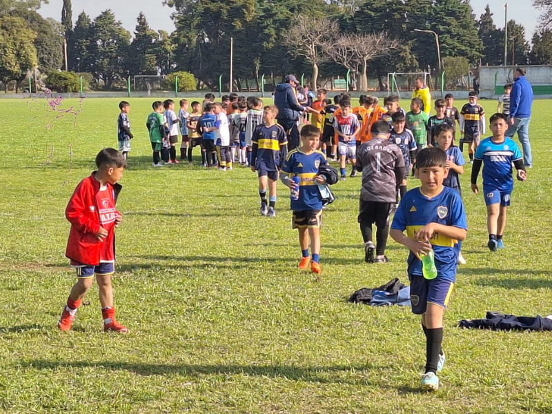 Boca Juniors busca talentos en Villa Ramallo: 350 chicos participan de las pruebas en Los Andes