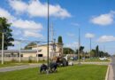 Instalan columnas para nuevas luminarias LED en el Barrio Libertad