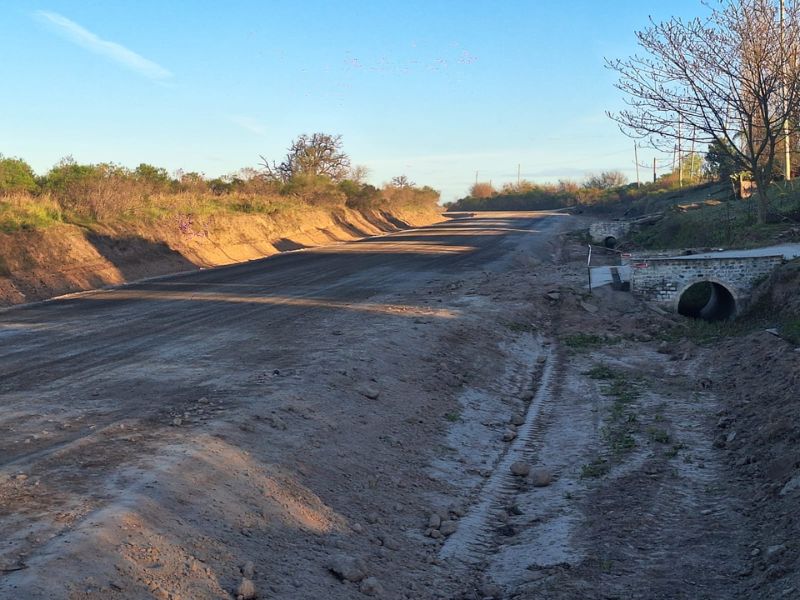 Vuelco en la Ruta 1001: críticas por los nuevos desagües y una advertencia previa de Poletti