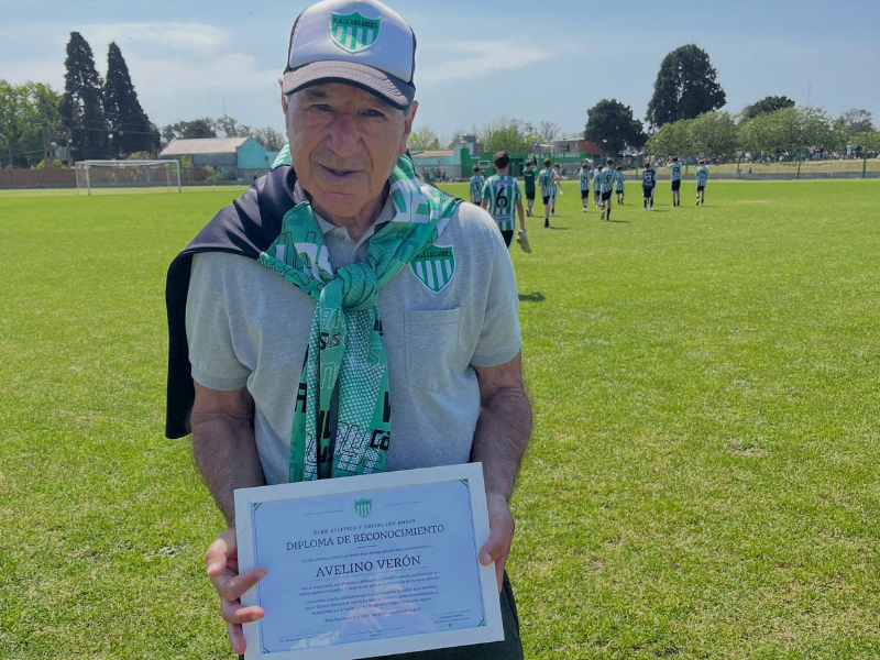 Avelino Verón, otro reconocimiento a su trayectoria en el fútbol formativo