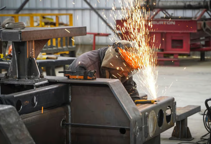 La industria manufacturera cayó 4,9% en julio y acumula una baja de 2,6% en el año