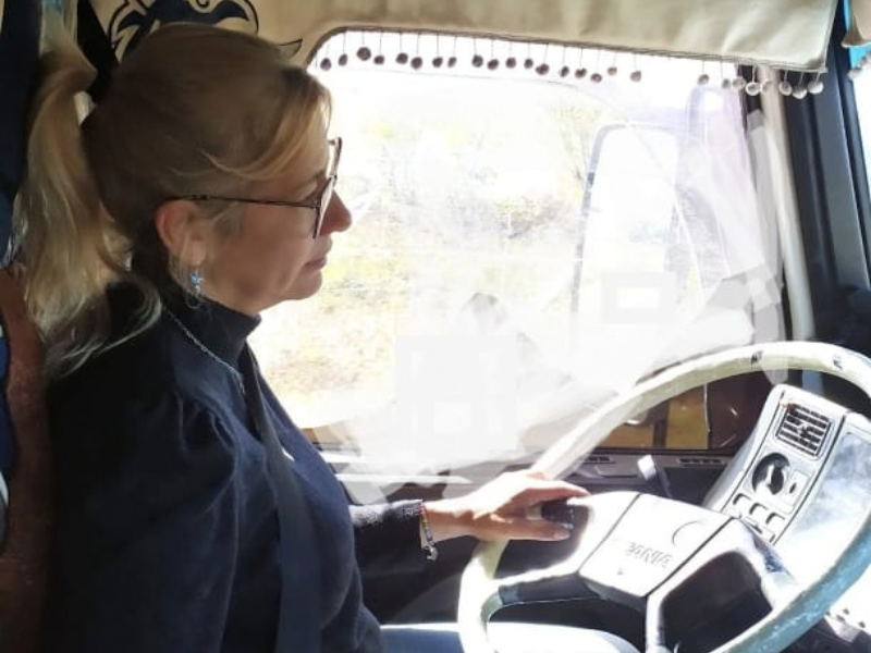 Día del Colectivo: la mujer de Ramallo que todos los días lleva trabajadores a Ternium