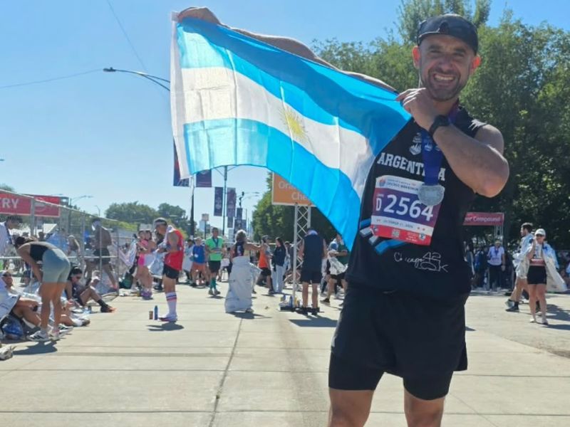 El atleta de Villa Ramallo Martín Domenech volvió a completar la Maratón de Chicago