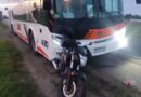 Siniestro vial en Ruta 9: un motociclista fue trasladado al hospital tras colisionar con un micro de larga distancia