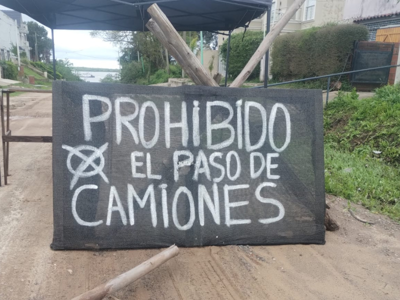 Vecinos realizaron un corte en Juan B. Justo y Leloir por el tránsito de camiones a la arenera