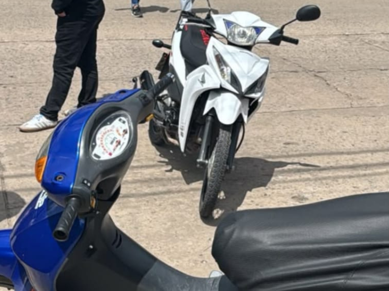 Choque entre dos motos en Villa Ramallo: tres personas fueron trasladadas al hospital