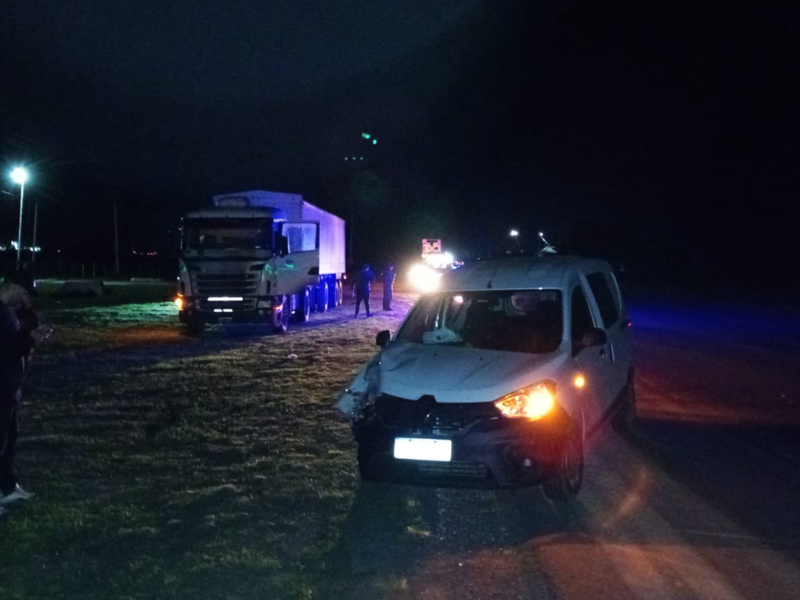 Una rueda se desprendió de un camión y provocó un choque en la Ruta 51